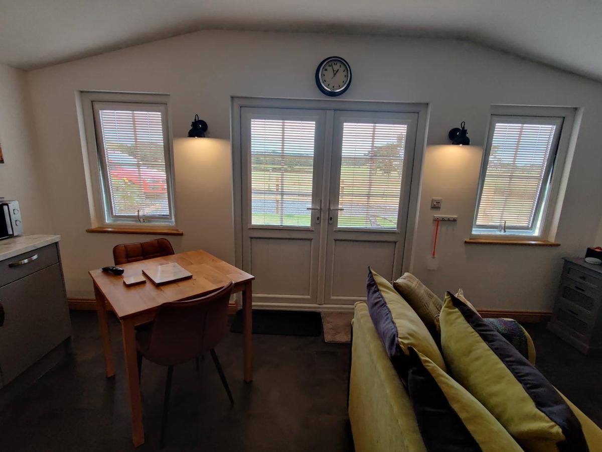 Bumble Bee Cabin Bootle  ภายนอก รูปภาพ