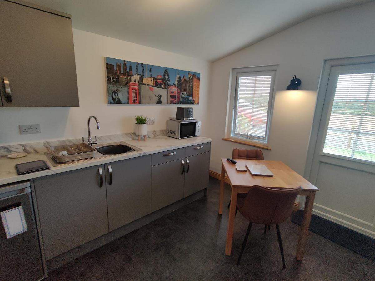 Bumble Bee Cabin Bootle  ภายนอก รูปภาพ